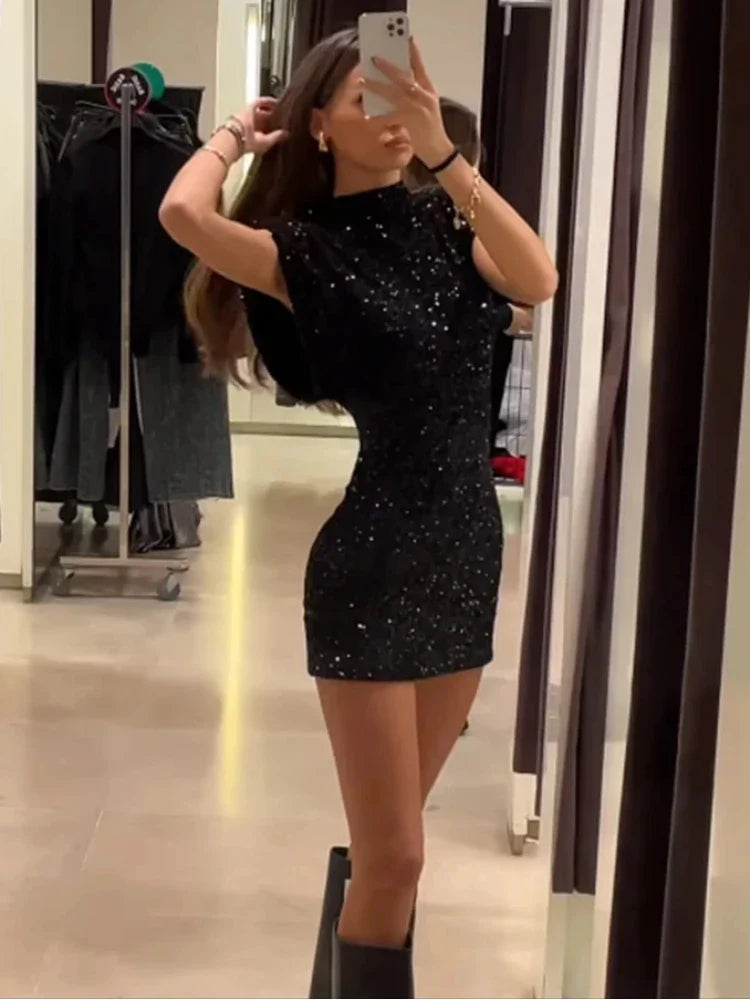 MINIVESTIDO CON LENTEJUELAS DE NELLY